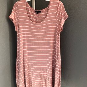 pink, flowy, t-shirt dress